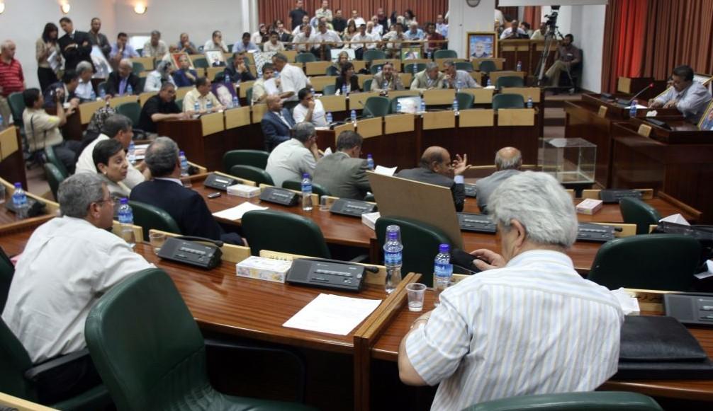 Archivo: Legisladores palestinos asisten a una sesión de emergencia del parlamento en el Consejo Legislativo en Ramallah, el 11 de julio de 2007. (Ahmad Gharabli / Flash 90)
