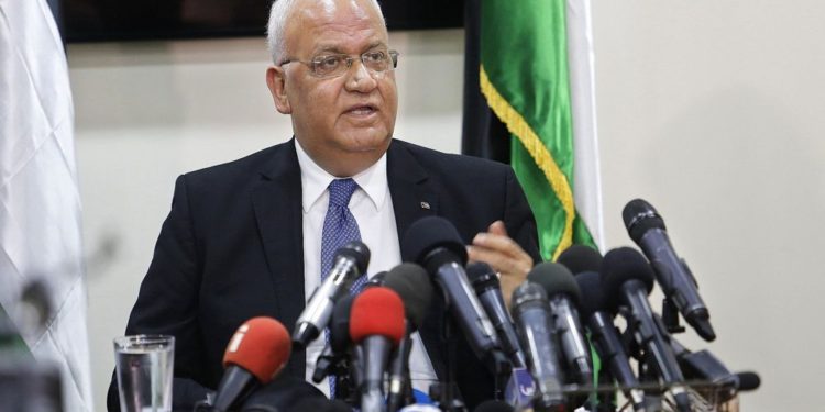 Erekat a las empresas en Judea y Samaria: Salgan de los asentamientos coloniales de Israel