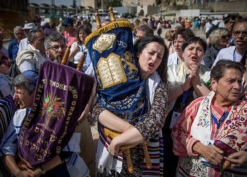 Netanyahu aprueba la construcción de un espacio de oración igualitaria en el Muro Occidental