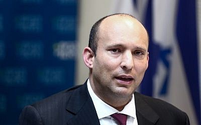 El ministro de Educación, Naftali Bennett, encabeza una reunión de facción de su partido Hogar judío en la Knéset el 12 de marzo de 2018. (Miriam Alster / Flash90)