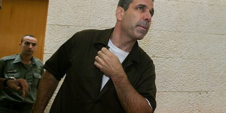 Fiscales liberan acusación contra ex ministro Gonen Segev