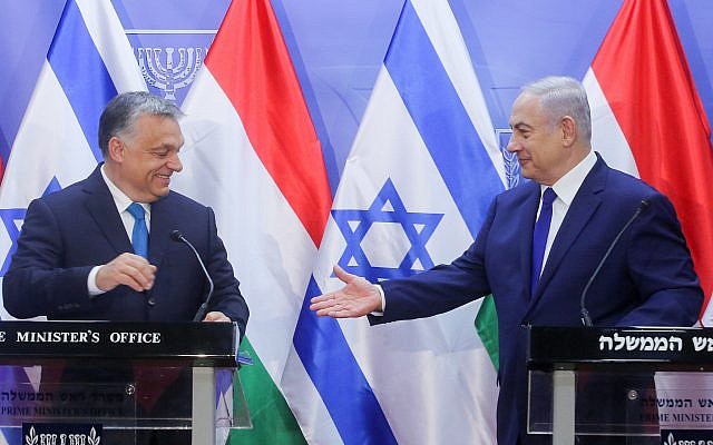 El Primer Ministro Benjamin Netanyahu celebra una conferencia de prensa conjunta con su homólogo húngaro, Viktor Orban, en la Oficina del Primer Ministro en Jerusalén, el 19 de julio de 2018 (Marc Israel Sellem / POOL)