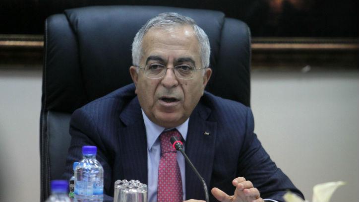El ex primer ministro palestino Salam Fayyad, visto aquí cuando aún está en el poder, encabeza una reunión de gabinete en la ciudad cisjordana de Ramallah, el 16 de abril de 2013. (Issam Rimawi / Flash 90)