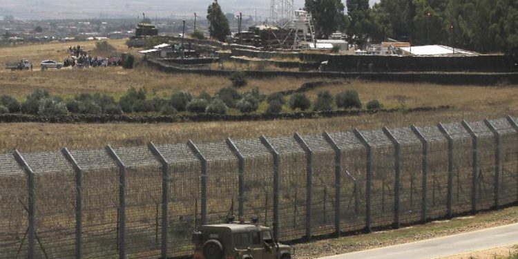 Funcionario de defensa de Israel: tropas sirias en la zona de amortiguamiento serán atacadas