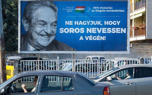 Un cartel con el multimillonario estadounidense George Soros en Szekesfehervar, Hungría, 6 de julio de 2017. (ATTILA KISBENEDEK / AFP / Getty Images vía JTA)