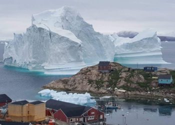 Gran iceberg frente a Groenlandia amenaza a los residentes locales