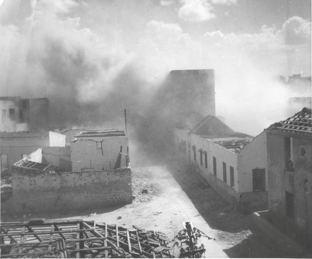 Demolición de un campamento militar británico cerca de Nitzanim, 1948. (archivo FDI en el Ministerio de defensa)