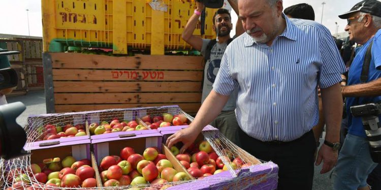 Liberman insta a los habitantes de Gaza a expulsar a Hamas del poder