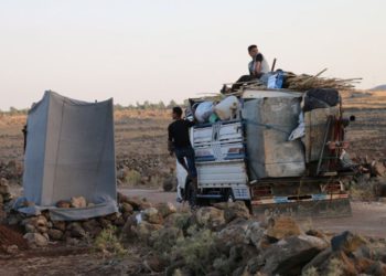 Sirios en área controlada por ISIS huyen hacia la frontera con Israel
