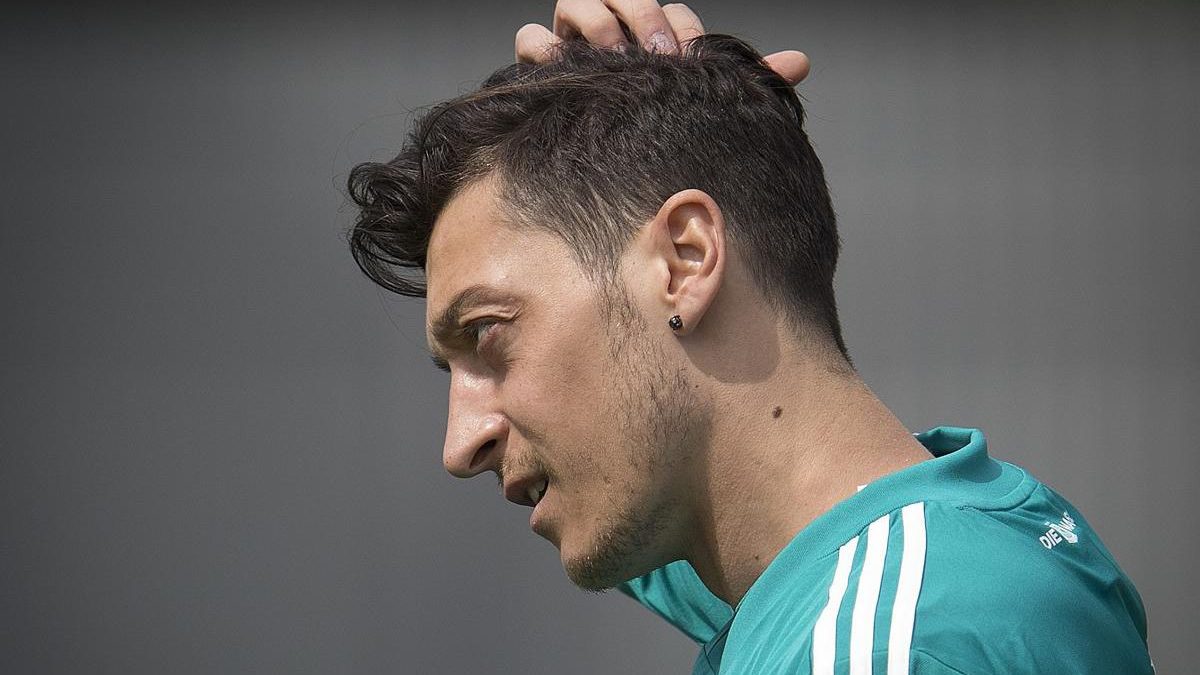 Turquía elogia a Mesut Ozil por abandonar selección alemana de fútbol