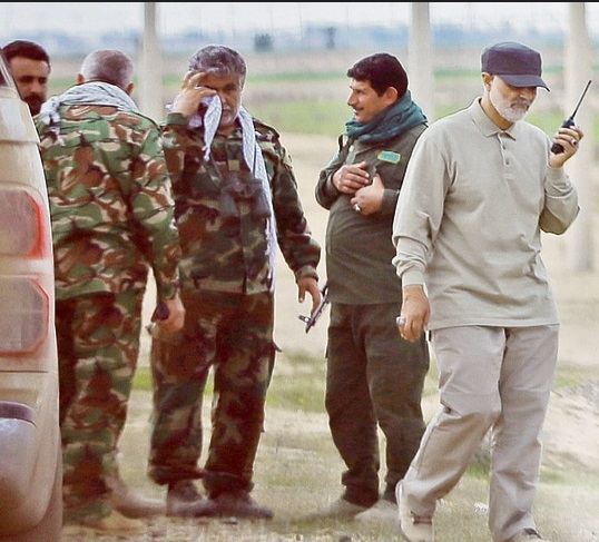 Soleimani (R) en Siria, en una de las zonas de combate anti-ISIS. 'Un hombre muy, muy peligroso'