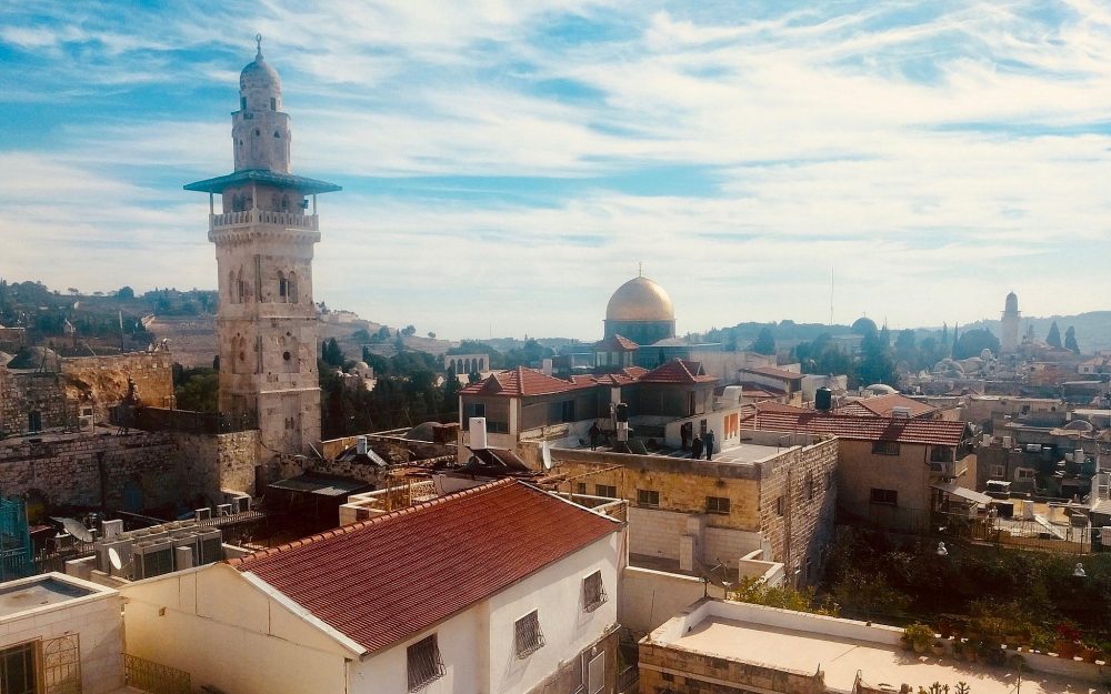 Una vista panorámica desde el último piso de Ecce Homo el 3 de enero de 2018, ofrece vistas del santuario de la Cúpula de la Roca y las iglesias del área. (Melanie Lidman / Times of Israel)