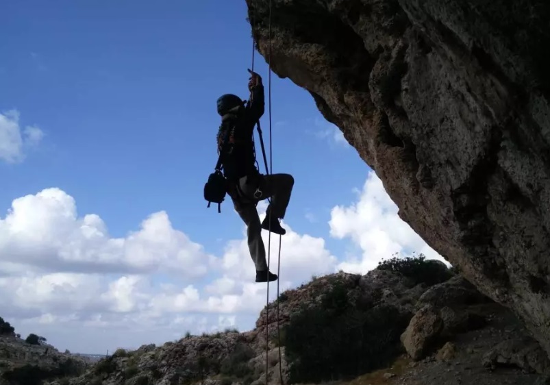 Cerámica de 2.000 años de antigüedad descubierta en una cueva 