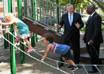 Descubren cementerio con restos de 5.000 afroamericanos debajo de parque infantil en Filadelfia