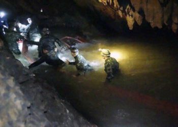 Niños desaparecidos y entrenador encontrados vivos en la cueva de Tailandia