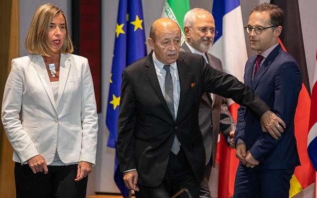 El Ministro de Asuntos Exteriores de Irán Mohammad Javad Zarif (2ª R), el Ministro de Relaciones Exteriores de Francia Jean-Yves Le Drian (2ª L), el Ministro de Relaciones Exteriores de Alemania Heiko Maas (R), la Alta Representante de la UE para Asuntos Exteriores Federica Mogherini y el Canciller británico llegan a una reunión de EU / E3 con Irán en la sede de la UE en Bruselas el 15 de mayo de 2018. (AFP Photo / Pool / Olivier Matthys)