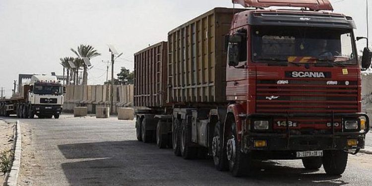 Grupos de derechos humanos presentan petición a Israel para que renueve la entrada de bienes a Gaza
