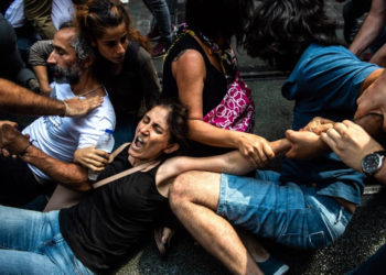 Policía de Estambul rompe con la histórica protesta de las madres turcas