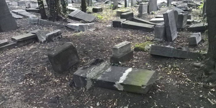 Cementerio judío en Polonia destrozado por segunda vez en un mes