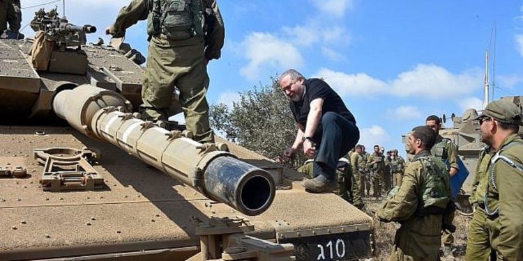 Liberman advierte que Assad planea reconstruir el gran ejército sirio después de la guerra civil