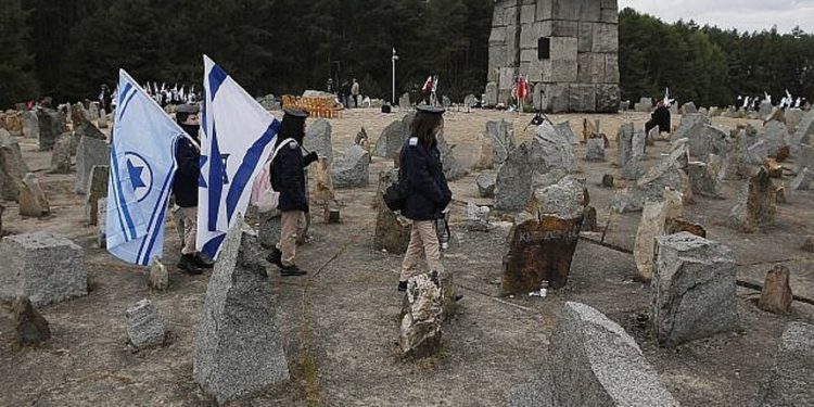 Enviada israelí visita Polonia para conmemorar los 75 años desde la revuelta de Treblinka