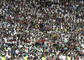 Emisora Irán TV es acusada de silenciar cánticos de "Muerte al dictador" del estadio durante partido de fútbol