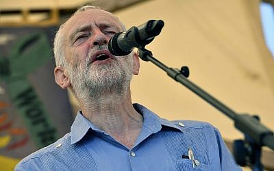 El líder del Partido Laborista británico Jeremy Corbyn habla en el Festival de los Mártires de Tolpuddle en Tolpuddle, Inglaterra, el 22 de julio de 2018. (Ben Birchall / PA vía AP)
