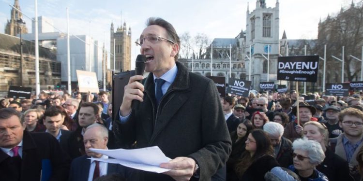 Líder judío del Reino Unido llama al gobierno de Corbyn una "amenaza existencial" para la comunidad