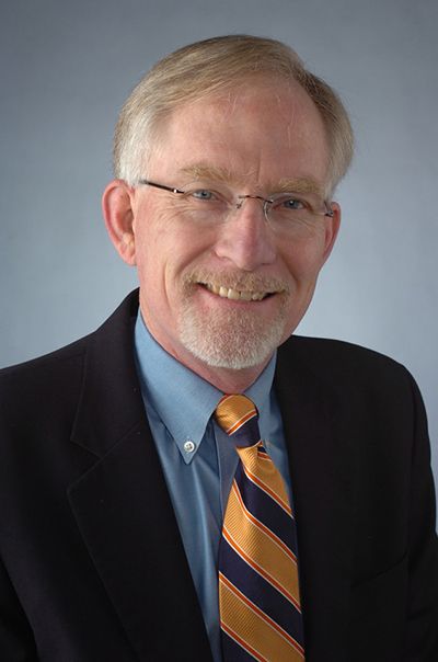 David M. Crane (cortesía de la Universidad de Syracuse)