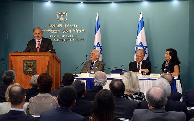 El primer ministro Benjamin Netanyahu se reúne con el comité directivo y el presidente Ronald Lauder, del Congreso Judío Mundial, en la oficina del Primer Ministro en Jerusalén, el 11 de septiembre de 2016. (Haim Zach / GPO mediante Flash90)