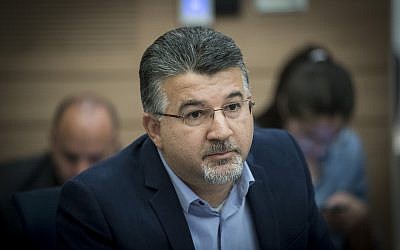 Lista conjunta MK Yousef Jabareen asiste a una reunión del comité en la Knéset, el 13 de diciembre de 2016. (Yonatan Sindel / Flash90)