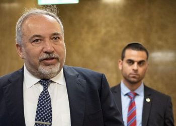 Liberman dice que se reunió secretamnte con enviado de Qatar en Gaza