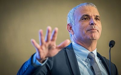 El ministro de Finanzas Moshe Kahlon habla durante una conferencia en Jerusalén el 7 de mayo de 2018 (Yonatan Sindel / Flash90)