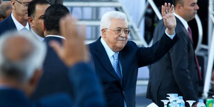 Abbas respalda el Estado palestino desmilitarizado y dice que los fondos se gastan mejor en las escuelas