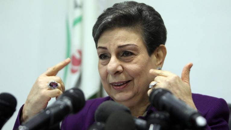 El miembro del comité ejecutivo de la Organización de Liberación de Palestina, Hanan Ashrawi, habla durante una conferencia de prensa el 24 de febrero de 2015 en la ciudad cisjordana de Ramallah. (AFP / Abbas Momani)