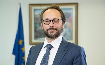 El embajador de la UE en Israel, Emanuele Giaufret, en su oficina de Ramat Gan en diciembre de 2017. (Ariel Zandberg)