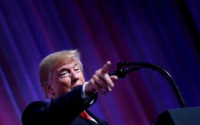 El presidente de EE. UU., Donald Trump, habla durante la Cena Estatal del Partido Republicano de Ohio en el Centro de Convenciones Greater Columbus en Columbus, Ohio, el 24 de agosto de 2018. (AFP Photo / Brendan Smialowski)