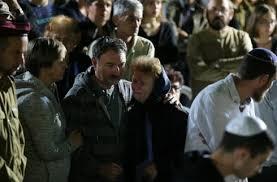 El padre de Ronen en el funeral de su hijo (Foto: Amit Shabi)