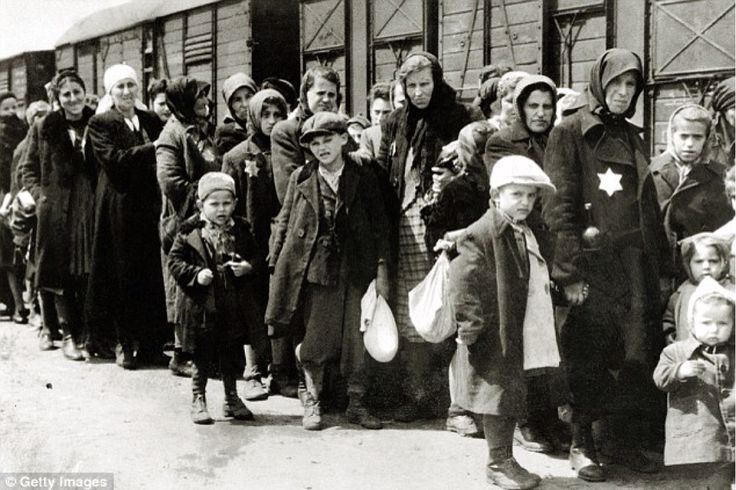 Judíos llevados a campos de concentración. (Archivo)