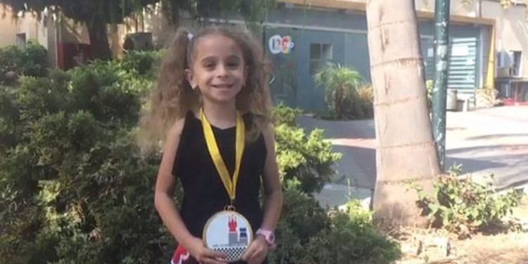 Túnez, bajo presión, deja entrar a niña israelí de 7 años a torneo de ajedrez