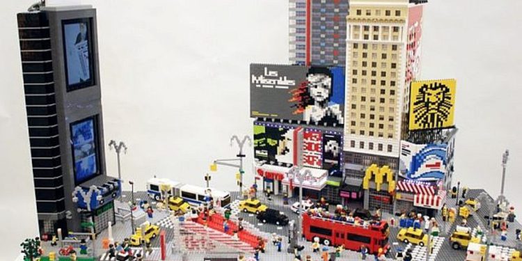 Todo se entrelaza en la exhibición de Lego en el puerto de Tel Aviv