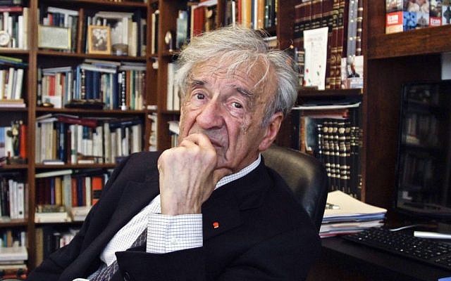 Elie Wiesel en su oficina en Nueva York, 12 de septiembre de 2012 (AP Photo / Bebeto Matthews)