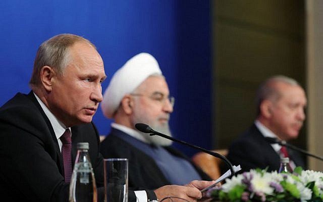 El presidente ruso Vladimir Putin (L), el presidente iraní Hassan Rouhani (C) y el presidente turco Recep Tayyip Erdogan (R) asisten a una conferencia de prensa después de reunirse en Teherán el 7 de septiembre de 2018. (AFP PHOTO / SPUTNIK / Mikhail KLIMENTYEV)