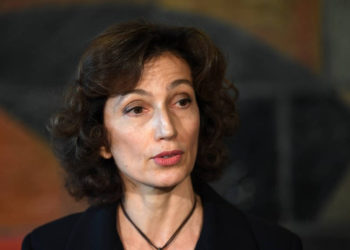 Jefa de la UNESCO dice que las escuelas deben luchar contra el antisemitismo y el extremismo