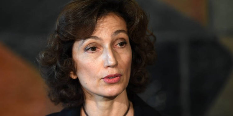 Jefa de la UNESCO dice que las escuelas deben luchar contra el antisemitismo y el extremismo