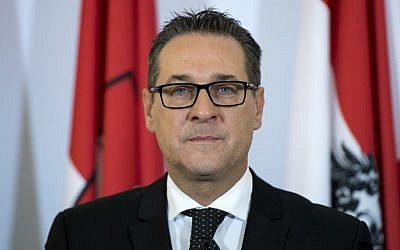 El vicecanciller austríaco Heinz-Christian Strache es visto en una conferencia de prensa después de la primera reunión del nuevo gabinete de Austria el 19 de diciembre de 2017 en Viena, Austria. (AFP Photo / Joe Klamar)