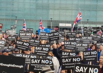 Participación masiva en protesta contra el antisemitismo en Manchester