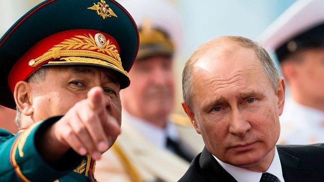 El ministro de Defensa ruso, Sergei Shoigu, con el presidente Putin