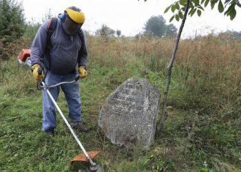 Pastor bautista de Texas restaura cementerios judíos posteriores al Holocausto en Polonia y Ucrania