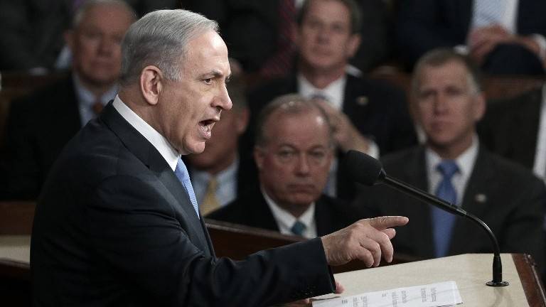 El primer ministro Benjamin Netanyahu se dirige a una reunión conjunta del Congreso de los Estados Unidos en la Cámara en el Capitolio de los EE. UU. en Washington, DC el martes 3 de marzo de 2015, en un discurso de advertencia contra el tratado entonces respaldado por Estados Unidos con Irán. (Win McNamee / Getty Images / AFP)